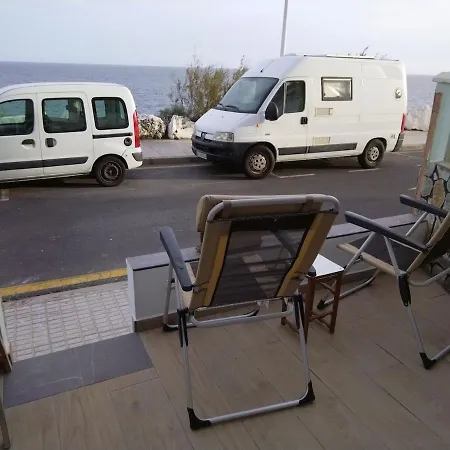 Mini House In Front Of The Sea Апартаменты